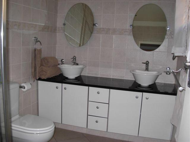 Liongate Bed And Breakfast Edenvale Ruang foto