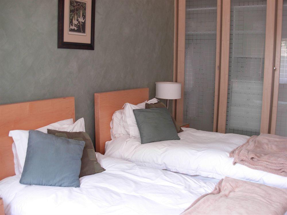 Liongate Bed And Breakfast Edenvale Bagian luar foto